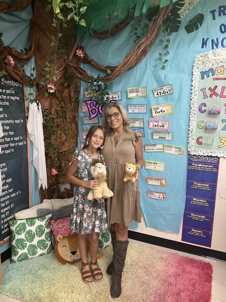 🎉 Students and teachers had a blast swapping roles for Opposite Day during Homecoming Week! 👩‍🏫➡️👩‍🎓 The laughter and creativity made it a day to remember! 💙💛 #OppositeDay #HomecomingWeek #GreatGoblins  #HarrisonMiddleSchool