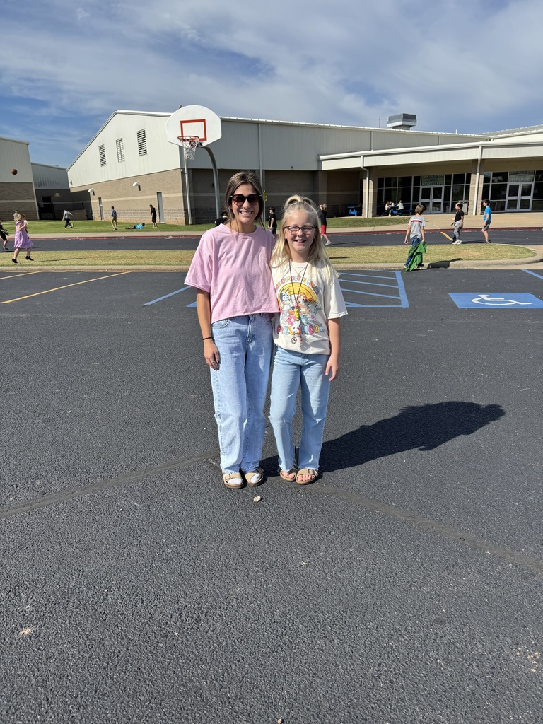 🎉 Students and teachers had a blast swapping roles for Opposite Day during Homecoming Week! 👩‍🏫➡️👩‍🎓 The laughter and creativity made it a day to remember! 💙💛 #OppositeDay #HomecomingWeek #GreatGoblins  #HarrisonMiddleSchool