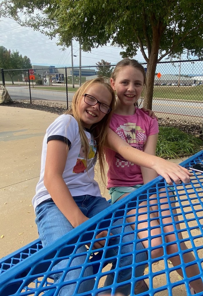 ☀️ Golden Goblin Fun! Harrison Middle School 5th and 6th  grade students enjoyed the beautiful weather during their 1st Quarter Golden Goblin Event! 🌟