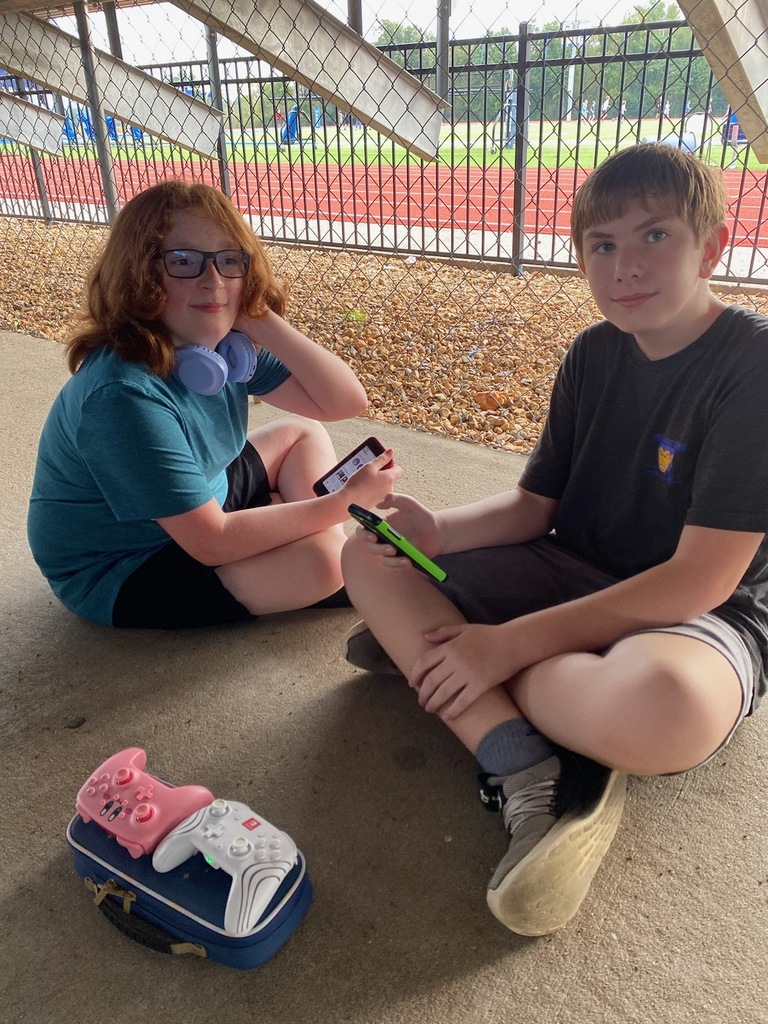 ☀️ Golden Goblin Fun! Harrison Middle School 5th and 6th  grade students enjoyed the beautiful weather during their 1st Quarter Golden Goblin Event! 🌟