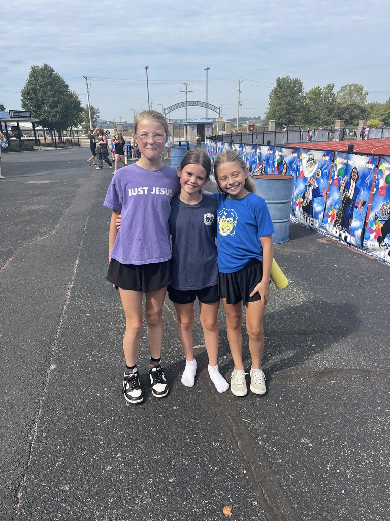 ☀️ Golden Goblin Fun! Harrison Middle School 5th and 6th  grade students enjoyed the beautiful weather during their 1st Quarter Golden Goblin Event! 🌟