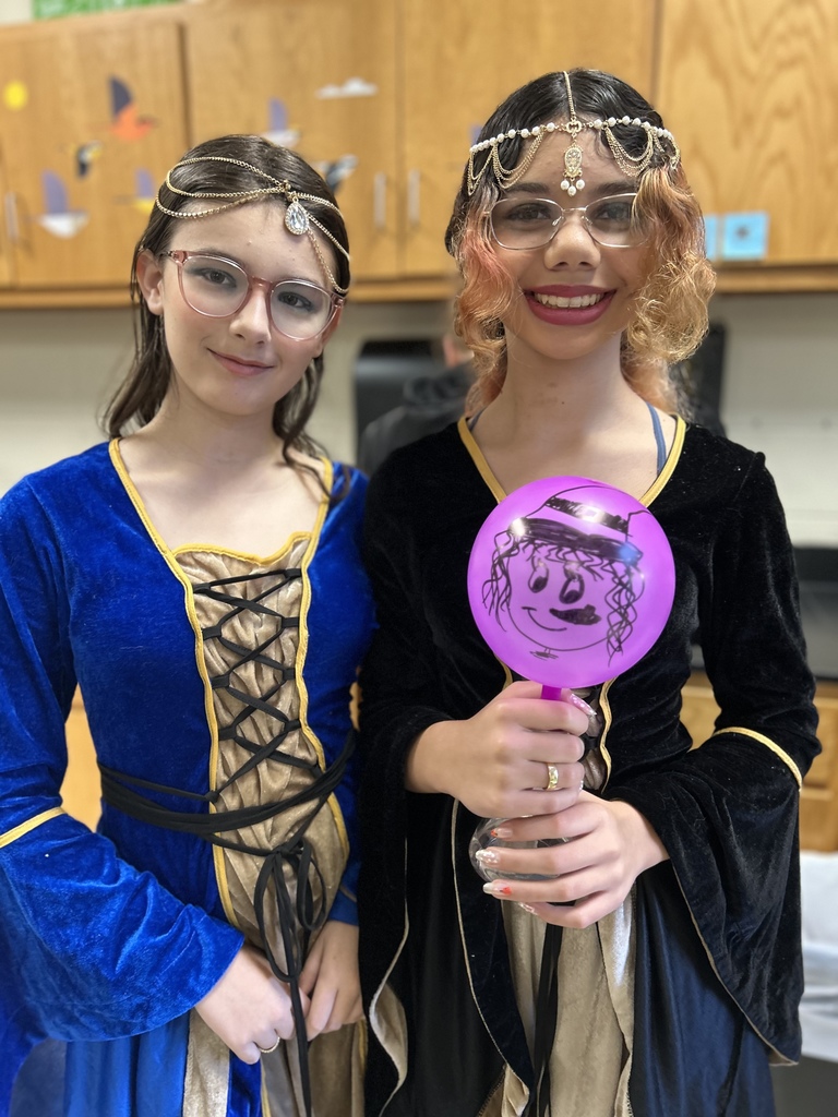 🎈 Science in Action! Mrs. Scoggins’ science students experimented with chemical reactions to review the Law of Conservation of Matter and balancing equations. ⚗️  By mixing acetic acid (vinegar) and sodium bicarbonate (baking soda), students produced carbon dioxide gas — enough to inflate their balloons! 🎈💙💛  #HarrisonMiddleSchool #GreatGoblins #HMSScience #HandsOnLearning #STEMFun #ChemicalReactions