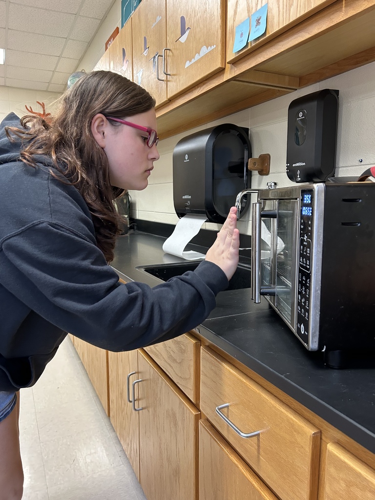 🍪🔥 Science You Can Taste! 🔥🍪  Mrs. Scoggins’ Science Class experimented with convection conduction radiation today — and the results were delicious!  Students explored heat transfer by baking cookies in a convection oven, turning a science lesson into a tasty hands-on experience.  Learning has never smelled so good! 💙💛  #HarrisonMiddleSchool #GreatGoblins #HMSScience #HandsOnLearning #STEMFun #HeatTransfer #ScienceIsSweet