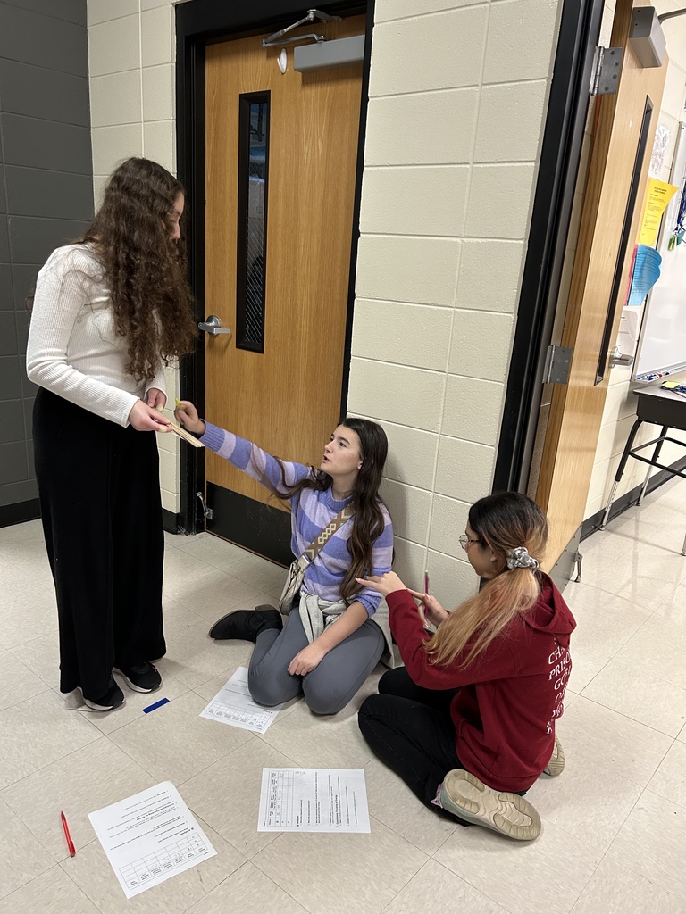 🧪🎯 Stretching Into Science! 🎯🧪  Mrs. Scoggins’ science class really had a stretch in learning today! Students used rubber bands to explore the relationship between potential energy and kinetic energy — a hands-on way to see energy in action.  What a stretch! 💙💛  #HarrisonMiddleSchool #GreatGoblins #HMSScience #HandsOnLearning #STEMFun #EnergyInAction