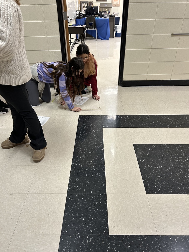 🧪🎯 Stretching Into Science! 🎯🧪  Mrs. Scoggins’ science class really had a stretch in learning today! Students used rubber bands to explore the relationship between potential energy and kinetic energy — a hands-on way to see energy in action.  What a stretch! 💙💛  #HarrisonMiddleSchool #GreatGoblins #HMSScience #HandsOnLearning #STEMFun #EnergyInAction
