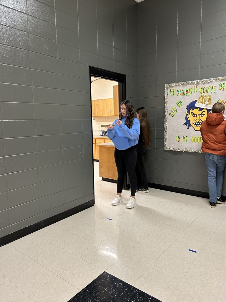 🧪🎯 Stretching Into Science! 🎯🧪  Mrs. Scoggins’ science class really had a stretch in learning today! Students used rubber bands to explore the relationship between potential energy and kinetic energy — a hands-on way to see energy in action.  What a stretch! 💙💛  #HarrisonMiddleSchool #GreatGoblins #HMSScience #HandsOnLearning #STEMFun #EnergyInAction