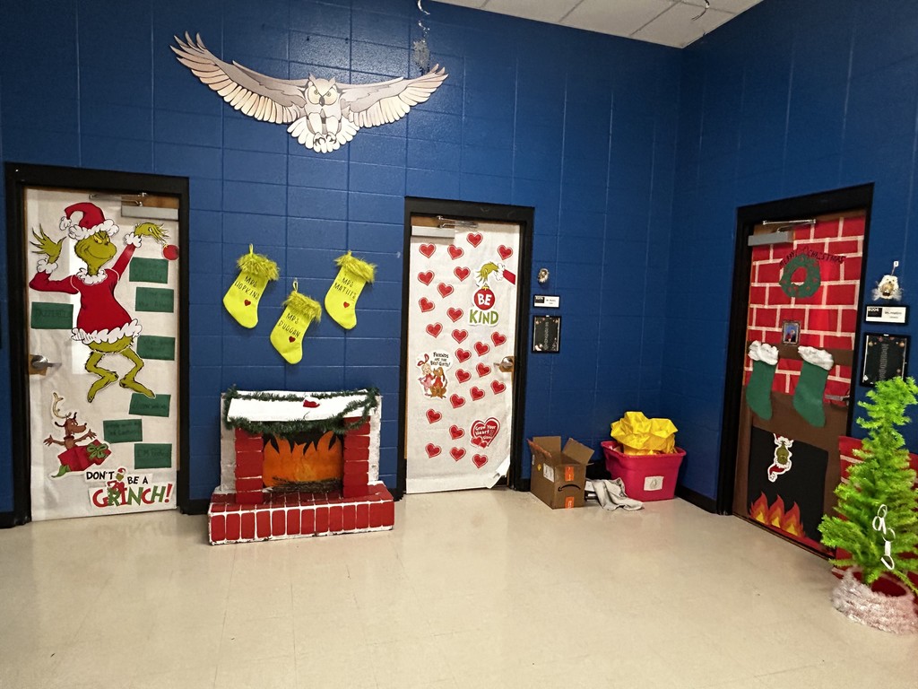 🎄💙 A Huge Thank You! 💙🎄  Huge thank you to the Trailblazers parents who helped decorate our hallway for Christmas! Your time, creativity, and holiday spirit have made our school shine a little brighter this season.  We appreciate you! 💛  #HarrisonMiddleSchool #GreatGoblins #Trailblazers #HolidaySpirit #ParentVolunteers