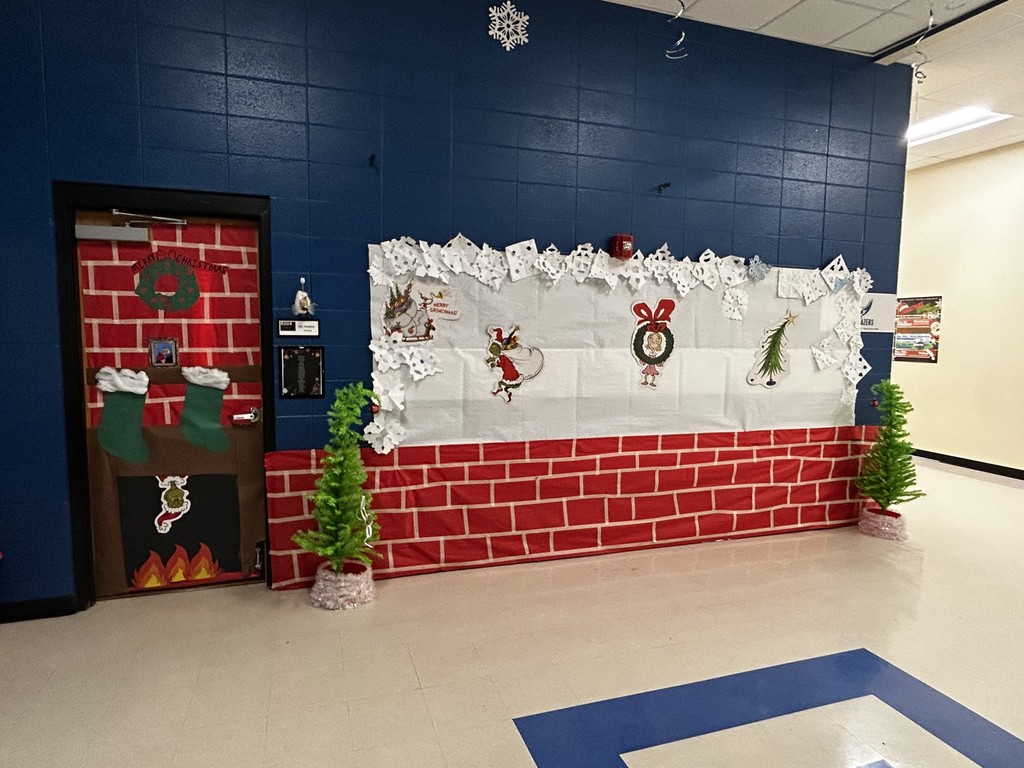 🎄💙 A Huge Thank You! 💙🎄  Huge thank you to the Trailblazers parents who helped decorate our hallway for Christmas! Your time, creativity, and holiday spirit have made our school shine a little brighter this season.  We appreciate you! 💛  #HarrisonMiddleSchool #GreatGoblins #Trailblazers #HolidaySpirit #ParentVolunteers