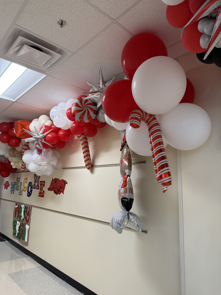 🎄🐗 The Razorbacks want to give a big THANK YOU to Stephanie Mallet for their stunning Christmas balloon display!  Your creativity brought so much festive cheer to our hallway, and we appreciate you making the season brighter for our students and staff. ❤️💚  #HarrisonMiddleSchool #GreatGoblins #HolidaySpirit #ThankYou #FestiveFun