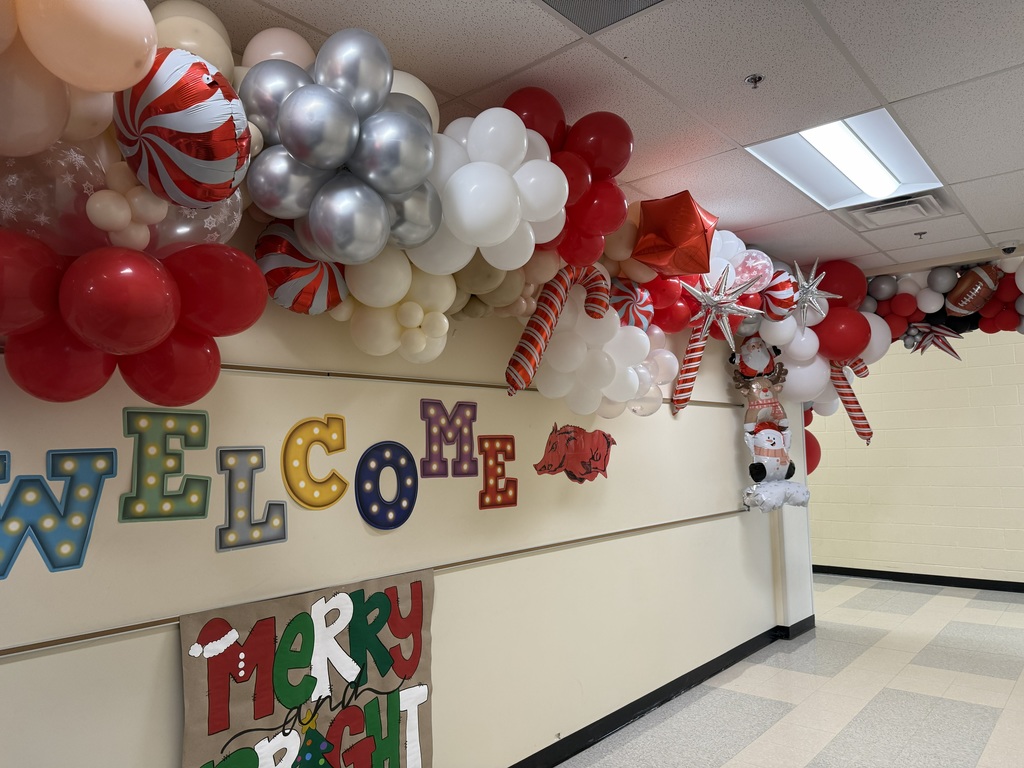 🎄🐗 The Razorbacks want to give a big THANK YOU to Stephanie Mallet for their stunning Christmas balloon display!  Your creativity brought so much festive cheer to our hallway, and we appreciate you making the season brighter for our students and staff. ❤️💚  #HarrisonMiddleSchool #GreatGoblins #HolidaySpirit #ThankYou #FestiveFun