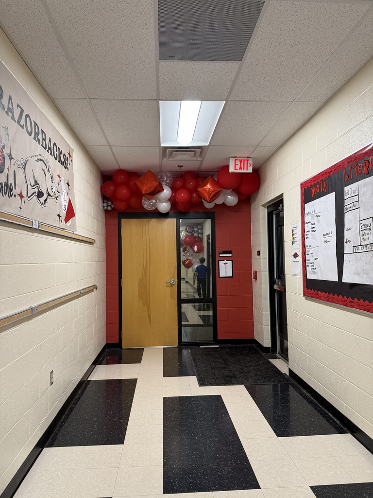 🎄🐗 The Razorbacks want to give a big THANK YOU to Stephanie Mallet for their stunning Christmas balloon display!  Your creativity brought so much festive cheer to our hallway, and we appreciate you making the season brighter for our students and staff. ❤️💚  #HarrisonMiddleSchool #GreatGoblins #HolidaySpirit #ThankYou #FestiveFun