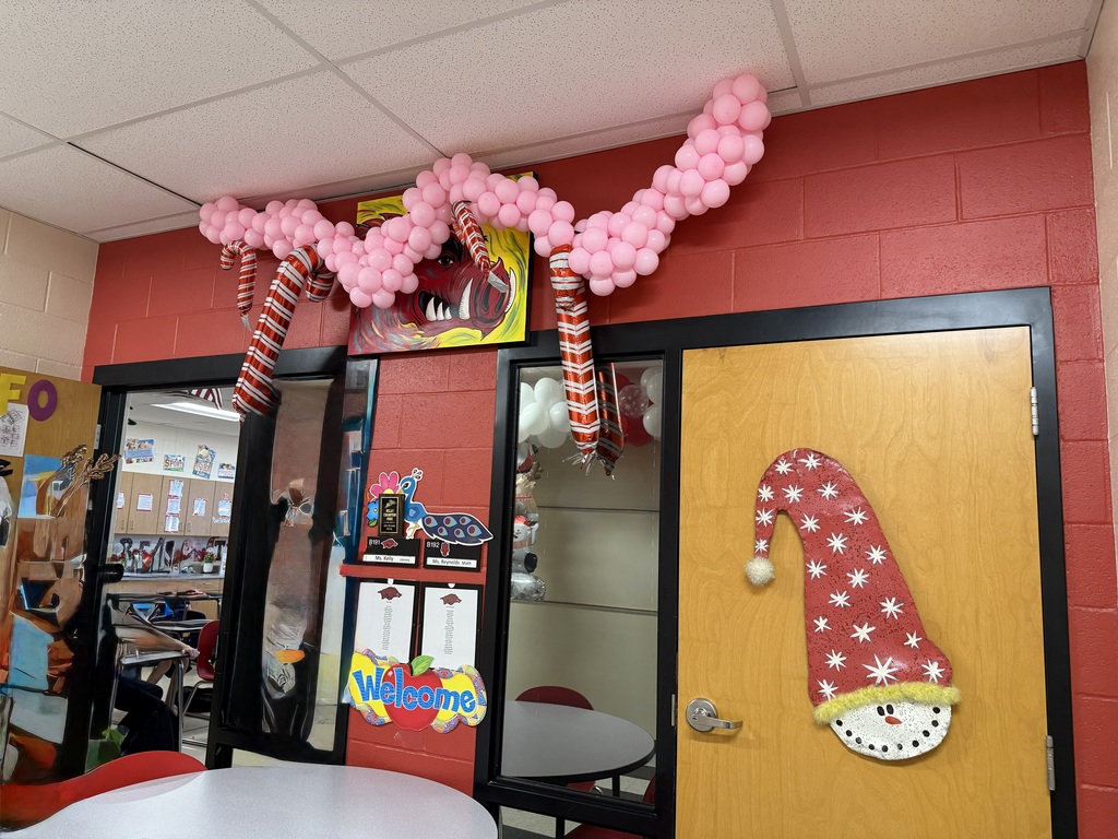 🎄🐗 The Razorbacks want to give a big THANK YOU to Stephanie Mallet for their stunning Christmas balloon display!  Your creativity brought so much festive cheer to our hallway, and we appreciate you making the season brighter for our students and staff. ❤️💚  #HarrisonMiddleSchool #GreatGoblins #HolidaySpirit #ThankYou #FestiveFun