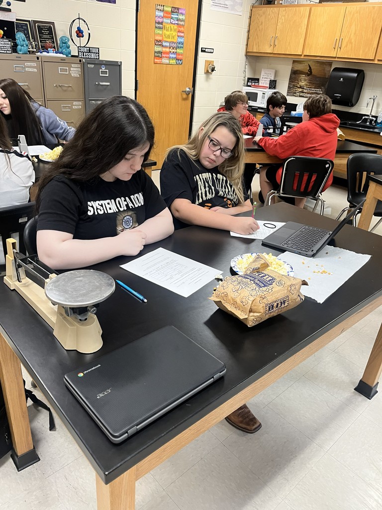 🍿 Popcorn Science in Action! 🍿  Our students explored what happens when popcorn pops! When heated, the water inside the kernel turns to steam, builds pressure, and POW!—the kernel bursts open. Even though the popcorn changes shape and size, no new substance is formed, making it a physical change.  Learning science through hands-on labs is always a poppin’ good time! 