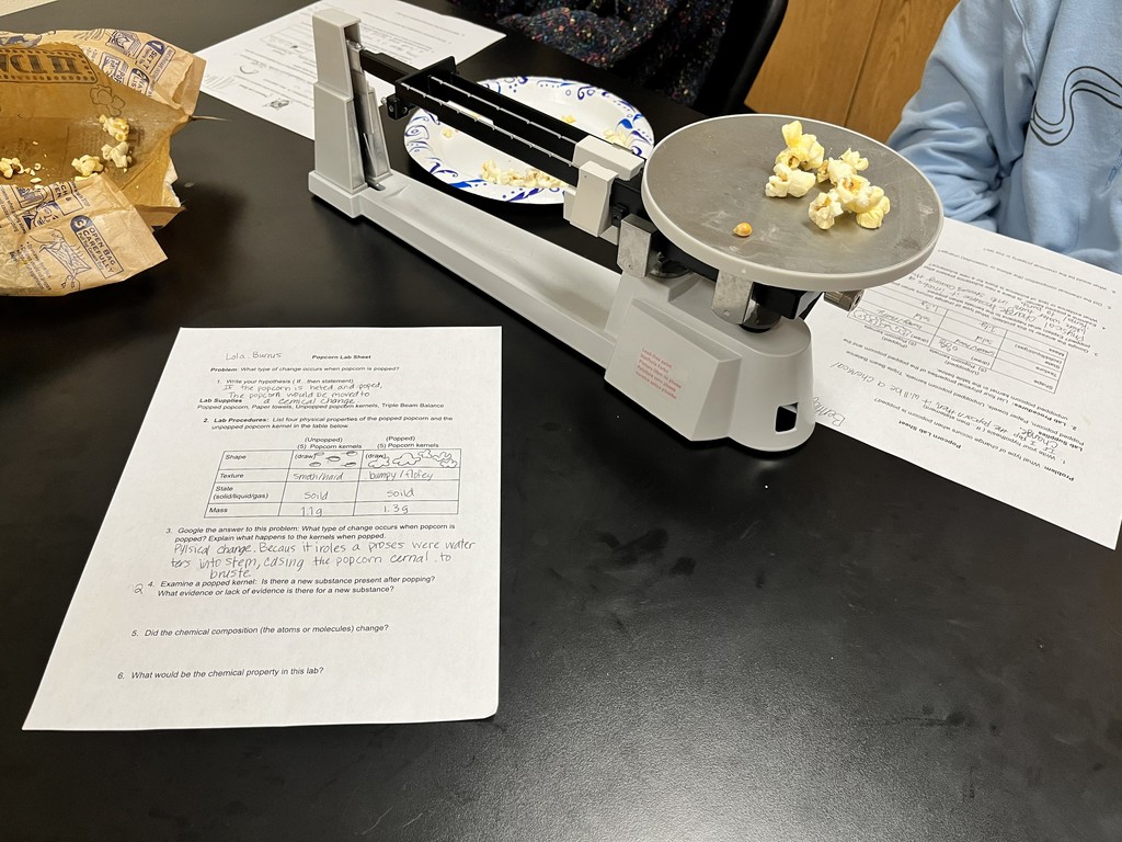 🍿 Popcorn Science in Action! 🍿  Our students explored what happens when popcorn pops! When heated, the water inside the kernel turns to steam, builds pressure, and POW!—the kernel bursts open. Even though the popcorn changes shape and size, no new substance is formed, making it a physical change.  Learning science through hands-on labs is always a poppin’ good time! 