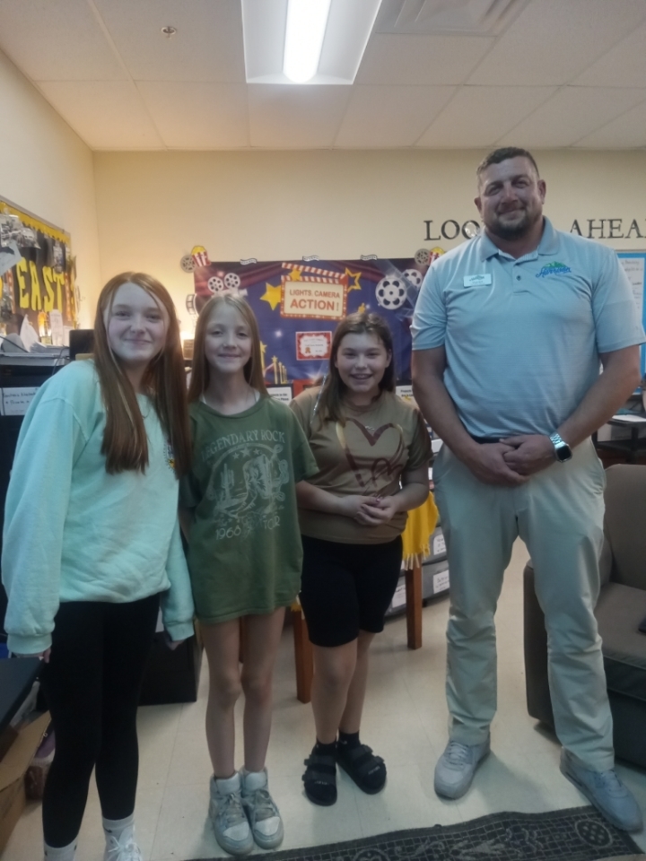 EAST students met with their community partner, Matt Bell of Explore Harrison, Tuesday to discuss plans for their Mural Tech project! 🎨💡 They’re excited to get started and grateful for this partnership and what it will mean for their EAST project and downtown Harrison.  #HMSEAST #EASTProgram #CommunityPartners #ExploreHarrison #MuralTech #StudentLeadership #GoblinPride #DowntownHarrison
