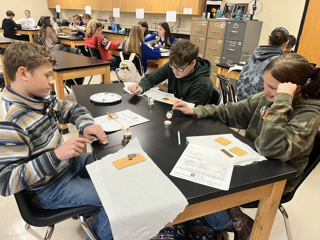  🔥🍫 S’more Science in Action! 🍫🔥 Mrs. Bryant’s class explored chemical and physical properties and changes with a fun s’mores lab! Students learned how everyday activities, such as cooking, involve both physical and chemical changes—proving that science can be both educational and delicious! 😄👩‍🔬👨‍🔬