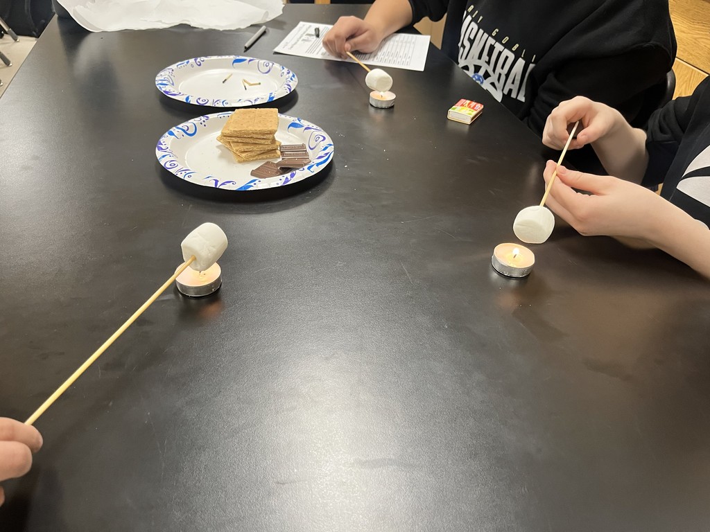  🔥🍫 S’more Science in Action! 🍫🔥 Mrs. Bryant’s class explored chemical and physical properties and changes with a fun s’mores lab! Students learned how everyday activities, such as cooking, involve both physical and chemical changes—proving that science can be both educational and delicious! 😄👩‍🔬👨‍🔬