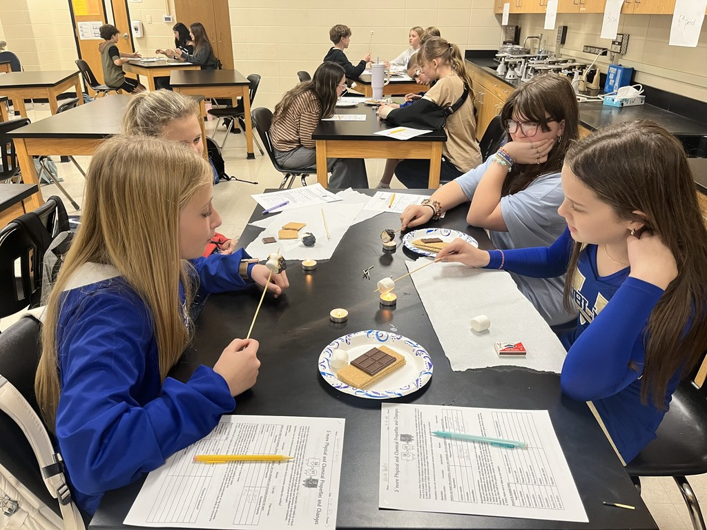  🔥🍫 S’more Science in Action! 🍫🔥 Mrs. Bryant’s class explored chemical and physical properties and changes with a fun s’mores lab! Students learned how everyday activities, such as cooking, involve both physical and chemical changes—proving that science can be both educational and delicious! 😄👩‍🔬👨‍🔬