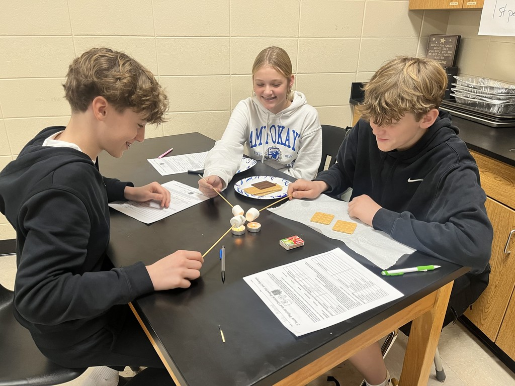  🔥🍫 S’more Science in Action! 🍫🔥 Mrs. Bryant’s class explored chemical and physical properties and changes with a fun s’mores lab! Students learned how everyday activities, such as cooking, involve both physical and chemical changes—proving that science can be both educational and delicious! 😄👩‍🔬👨‍🔬