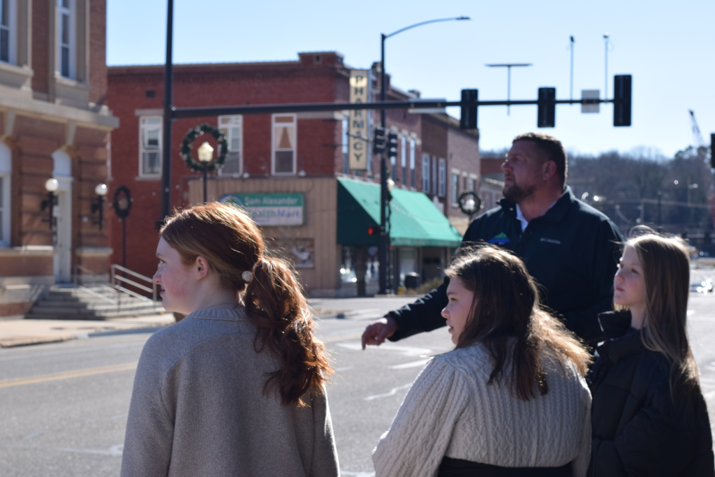 🎨📱 Mural Tech in Action! Students working on the EAST Project Mural Tech partnered with Explore Harrison’s Matt Bell for a productive day in Downtown Harrison. During a guided walking tour of the city’s murals, students collaborated with Mr. Bell to plan Phase 1 of the project—adding plaques with QR codes and informative details to each mural.  It was a beautiful day to learn, collaborate, and connect art with technology! A big thank-you to Matt Bell for sharing his time and expertise, and to Boba Joe’s for the treats that made the day even sweeter.  #EASTProject #MuralTech #ExploreHarrisonAR #DowntownHarrison #StudentCollaboration #ArtMeetsTechnology #CommunityPartnership #LearningBeyondTheClassroom #QRinAction #ThankYou