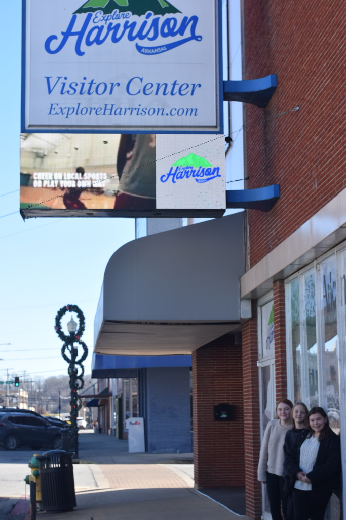 🎨📱 Mural Tech in Action! Students working on the EAST Project Mural Tech partnered with Explore Harrison’s Matt Bell for a productive day in Downtown Harrison. During a guided walking tour of the city’s murals, students collaborated with Mr. Bell to plan Phase 1 of the project—adding plaques with QR codes and informative details to each mural.  It was a beautiful day to learn, collaborate, and connect art with technology! A big thank-you to Matt Bell for sharing his time and expertise, and to Boba Joe’s for the treats that made the day even sweeter.  #EASTProject #MuralTech #ExploreHarrisonAR #DowntownHarrison #StudentCollaboration #ArtMeetsTechnology #CommunityPartnership #LearningBeyondTheClassroom #QRinAction #ThankYou