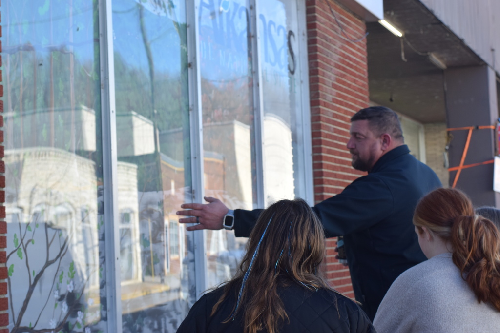 🎨📱 Mural Tech in Action! Students working on the EAST Project Mural Tech partnered with Explore Harrison’s Matt Bell for a productive day in Downtown Harrison. During a guided walking tour of the city’s murals, students collaborated with Mr. Bell to plan Phase 1 of the project—adding plaques with QR codes and informative details to each mural.  It was a beautiful day to learn, collaborate, and connect art with technology! A big thank-you to Matt Bell for sharing his time and expertise, and to Boba Joe’s for the treats that made the day even sweeter.  #EASTProject #MuralTech #ExploreHarrisonAR #DowntownHarrison #StudentCollaboration #ArtMeetsTechnology #CommunityPartnership #LearningBeyondTheClassroom #QRinAction #ThankYou