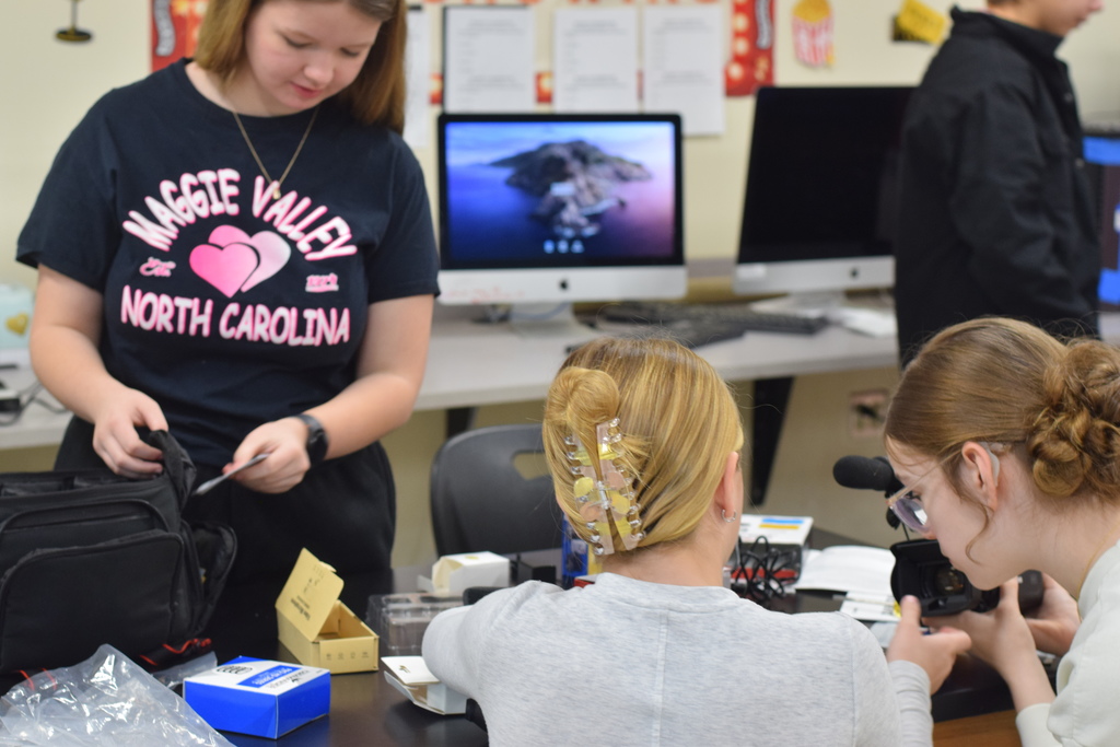 Let’s hear it for the girls! 👏🎉 Madalyn, Elayna, and Annabelle are hard at work assembling and testing out our brand-new video camera and all of its accessories.  Thanks to an EAST Upgrade Grant, our EAST@HMS program was able to purchase this exciting new equipment! EAST students are already eager to put the camera to use—documenting their projects, capturing their learning, and creating new videos to showcase their hard work and creativity.  #EASTatHMS #GirlPower #StudentsInAction #EASTProgram #UpgradeGrant #TechInTheClassroom #StudentCreators #LearningByDoing #FutureLeaders #HandsOnLearning