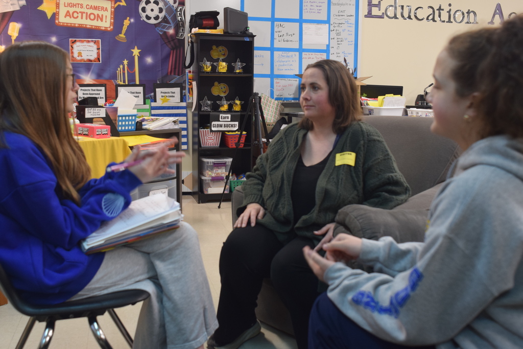 🤝💙 EAST Project Spotlight: Food for Friends 💙🤝  Bellah and Abbey are working on an EAST project focused on addressing food insecurity called Food for Friends. As part of their project, they set up a meeting with representatives from Ozark Share and Care.  Ferrin Carlton visited with this group and 6th period EAST, sharing insight into Ozark Share and Care’s mission, what happens day to day, and the many volunteer opportunities available.  Ozark Share and Care is truly an amazing asset to the people of Harrison and the surrounding area, and we are grateful for their time, knowledge, and continued service to our community. 🌟  #EASTProject #FoodForFriends #CommunityService #OzarkShareAndCare #StudentLeadership #LearningBeyondTheClassroom #GivingBack #HarrisonAR