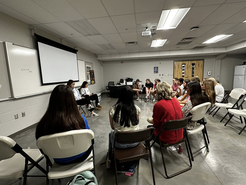 🏐 Volleyball FCA Led by Mollie Lineberger and Jasinda Edger This week, Volleyball FCA students talked about the power of love in sports and in everyday life. The focus was on showing kindness, respect, and selflessness — both on and off the court. Athletes reflected on how to support teammates, help friends in need, and even show respect to rivals. They were reminded that great competitors stand out not just for their skills, but for their character, integrity, and compassion. 💛 #LeadWithLove #VolleyballFCA #CharacterCounts