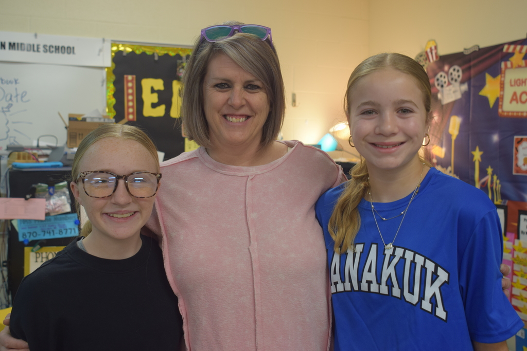 Teamwork truly makes the dream work — especially in EAST! 💡🙌  Today, our students had the opportunity to collaborate with two amazing community partners.  🧺 Heather Jenkins with the PTA met with Annabelle and Reese to discuss the logistics of installing a washer and dryer for their “Loads of Laundry” project.  🌲 Casey Johannsen from the National Park Service worked with Boone, Cole, and Freddy on designing a temperature monitoring sign and additional trail signage for their “Trailblazer’s Guide” project.  We are so thankful for community partners who invest their time, knowledge, and support into our students and their innovative EAST projects. Partnerships like these make a lasting impact! 💙  #EASTProgram #CommunityPartnerships #StudentInnovation #ProjectBasedLearning #Teamwork #FutureLeaders #MakingADifference
