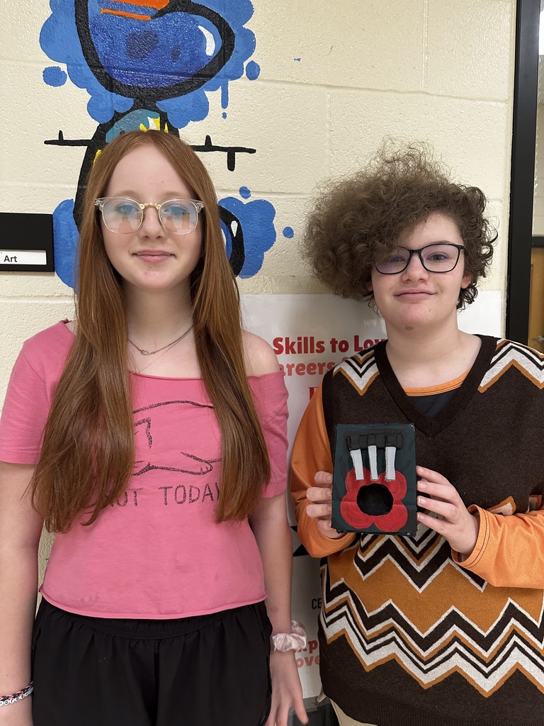 Coach Mattix and our 7th–8th grade students have been hard at work creating artwork for the upcoming 5th–6th Grade Choir Concert on April 6th! 🎶🎨  This year’s theme, “Gotta Be Jazz,” has inspired some creative and colorful pieces that will be on display during the concert. Students are also putting the finishing touches on a few fun 3D projects to make the evening even more special.  We have truly enjoyed collaborating on so many great projects this year and love seeing our students’ talents shine in different ways! 💛🎷✨