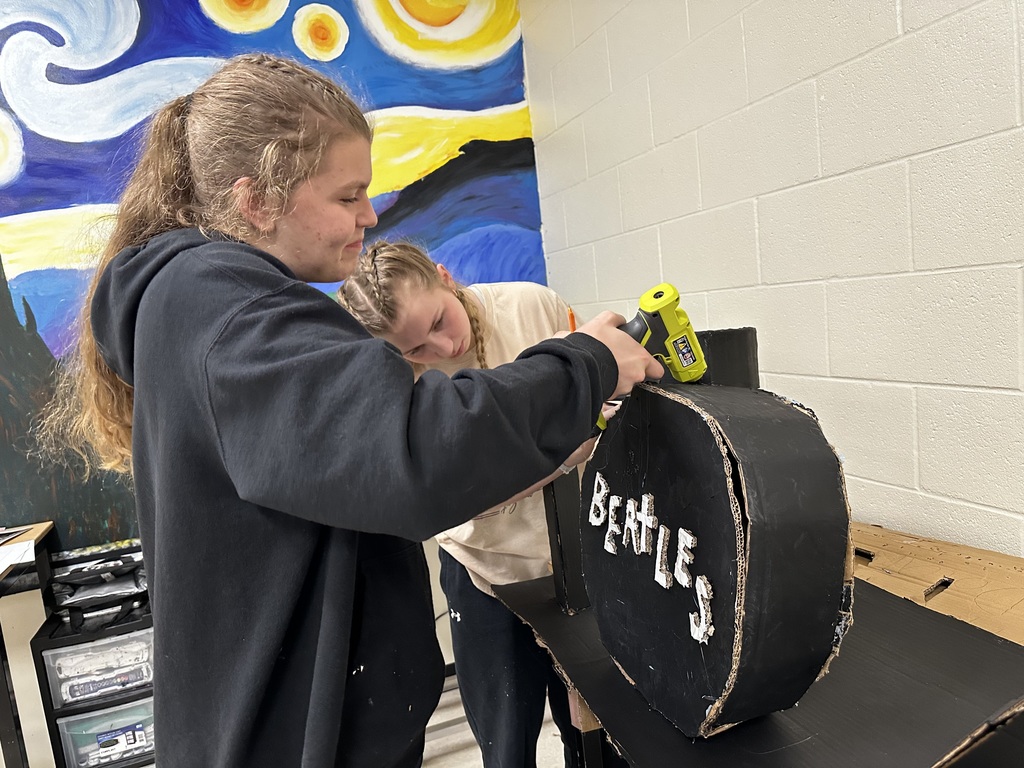 Coach Mattix and our 7th–8th grade students have been hard at work creating artwork for the upcoming 5th–6th Grade Choir Concert on April 6th! 🎶🎨  This year’s theme, “Gotta Be Jazz,” has inspired some creative and colorful pieces that will be on display during the concert. Students are also putting the finishing touches on a few fun 3D projects to make the evening even more special.  We have truly enjoyed collaborating on so many great projects this year and love seeing our students’ talents shine in different ways! 💛🎷✨