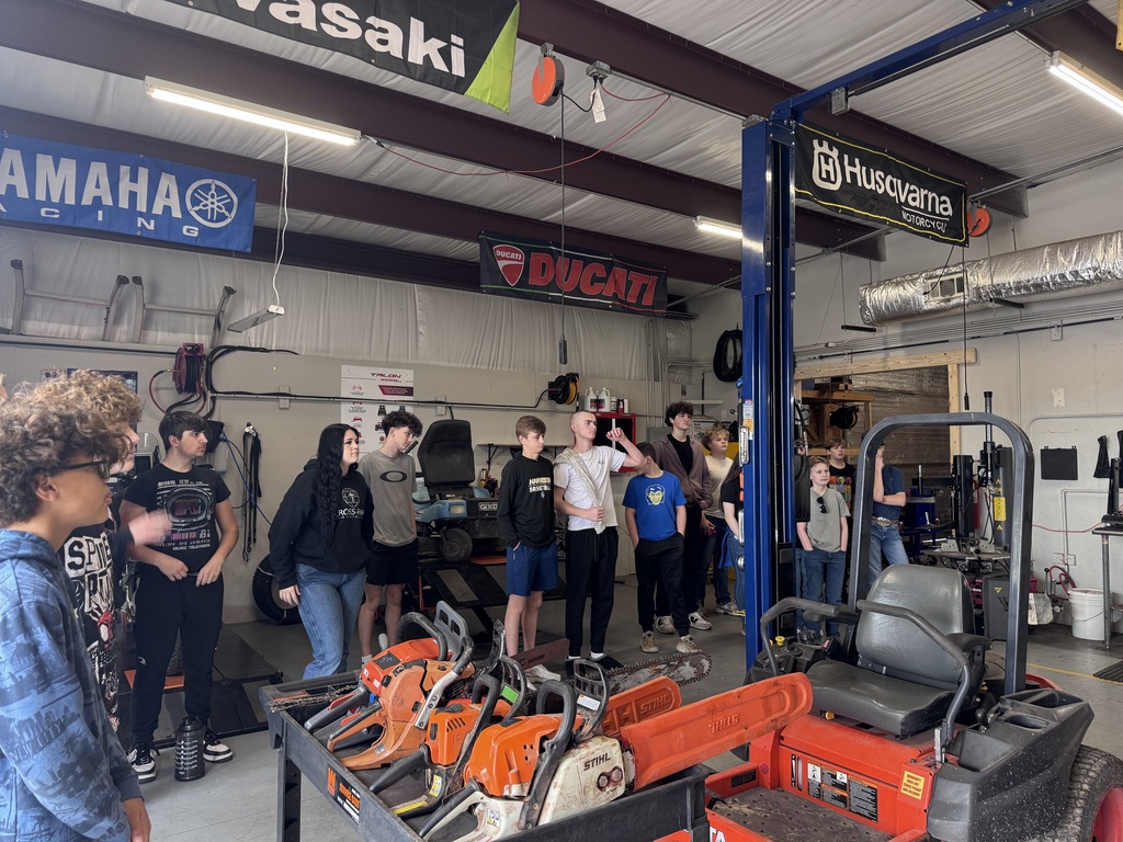 Selected students from Mrs. O'Dell's Career Development class toured the Northark Technical Center and the Northark Center for Robotics and Manufacturing Innovation on Friday, March 6th. Thank you to the Northark Recruiters, Savannah Rosner and Jamie Stevens for providing lunch and for making our tour fun and informative! We toured the facilities and met the instructors for many of Northark's Technical Programs that are available to high school students! Thank you Northark for making our day!