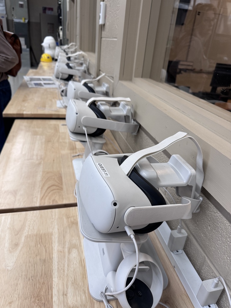 Selected students from Mrs. O'Dell's Career Development class toured the Northark Technical Center and the Northark Center for Robotics and Manufacturing Innovation on Friday, March 6th. Thank you to the Northark Recruiters, Savannah Rosner and Jamie Stevens for providing lunch and for making our tour fun and informative! We toured the facilities and met the instructors for many of Northark's Technical Programs that are available to high school students! Thank you Northark for making our day!