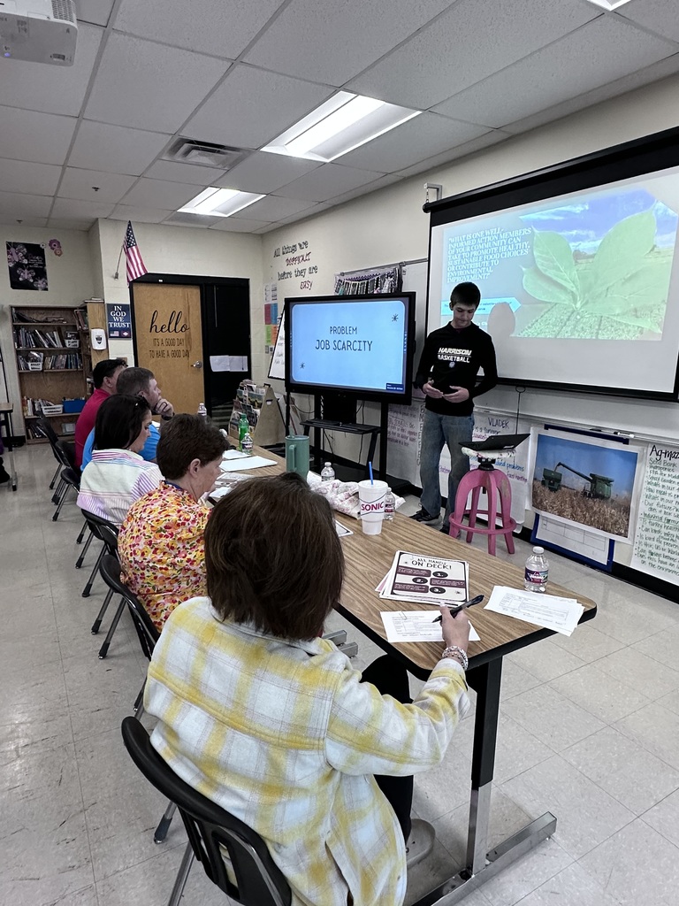 Huge thanks to our incredible community members for being part of Mrs. Benton’s panel! Our students showcased some amazing ag projects focused on strengthening and improving our community, and your valuable feedback helped make the experience even more impactful. 🌱👏  Special thanks to Chris Wade, Alex Hale, Karlea Newberry, Susan Gilley, and Stephanie Mallett for your time, insight, and support—we are so grateful! 💙  #CommunityMatters #AgEducation #StudentSuccess #HMSPride #ThankYou