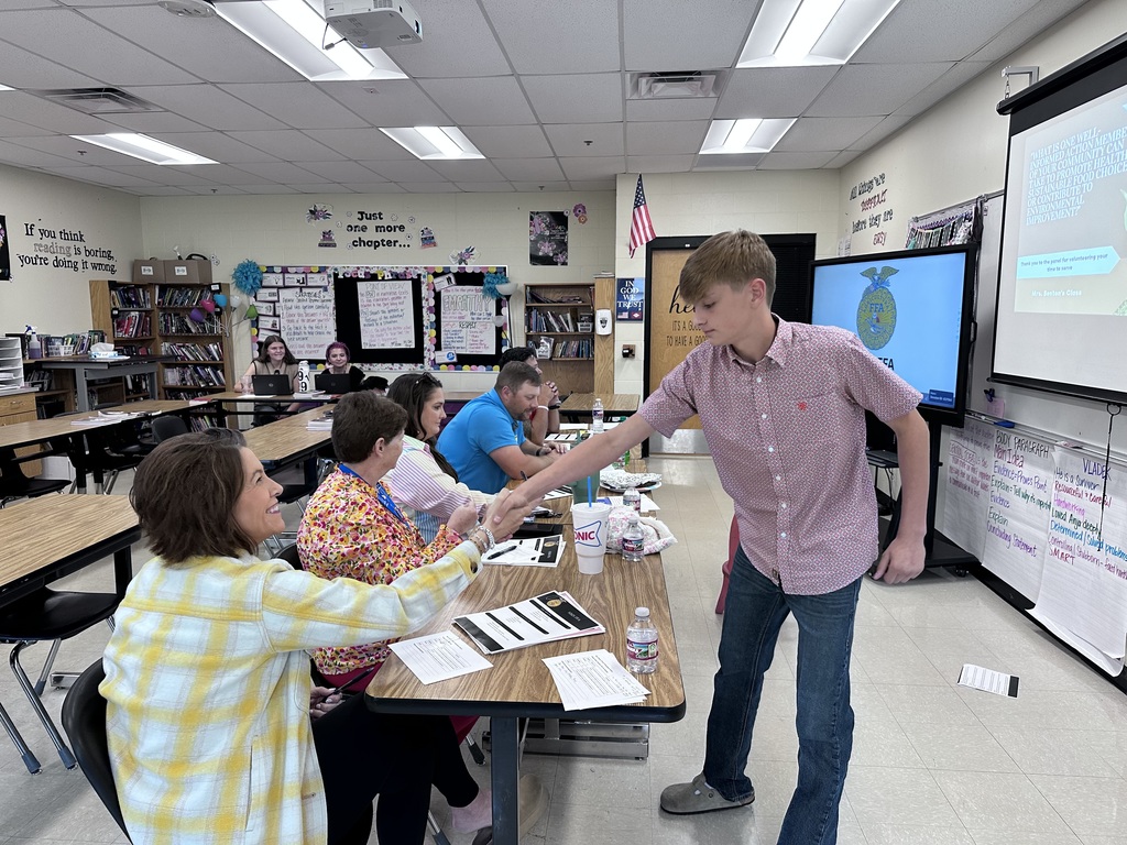 Huge thanks to our incredible community members for being part of Mrs. Benton’s panel! Our students showcased some amazing ag projects focused on strengthening and improving our community, and your valuable feedback helped make the experience even more impactful. 🌱👏  Special thanks to Chris Wade, Alex Hale, Karlea Newberry, Susan Gilley, and Stephanie Mallett for your time, insight, and support—we are so grateful! 💙  #CommunityMatters #AgEducation #StudentSuccess #HMSPride #ThankYou