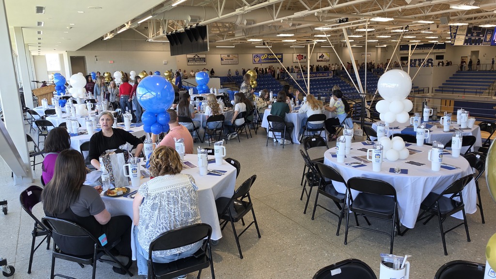 students enjoying the breakfast