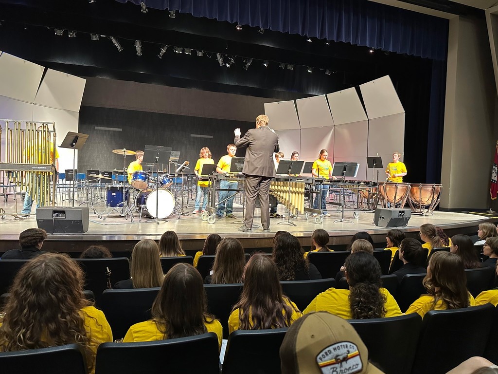 🎶 Our HMS Bands held their Spring Concert Night, and we are so proud of their performances!  The concert featured: • 7th Grade Band • 7th & 8th Grade Percussion Ensembles • 8th Grade Band  Thank you to our directors, students, and families for supporting our amazing music programs. Great job, Goblins! 🎵🥁🎺💙💛