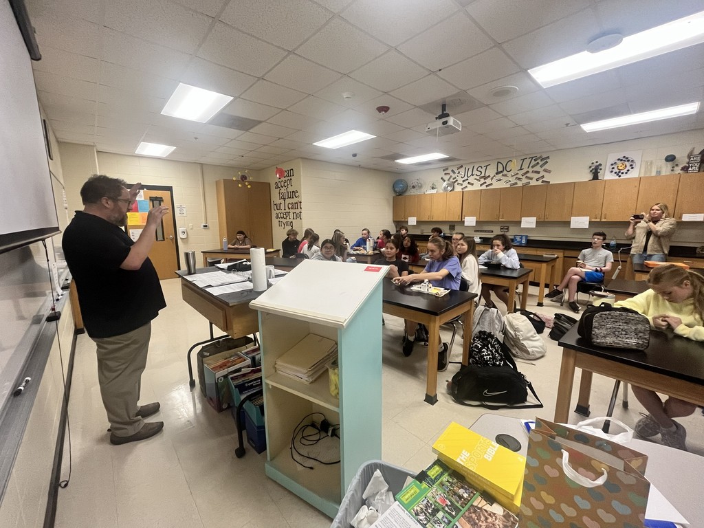 📣 Message from 7th & 8th Grade FCA  Today, our 7th & 8th Grade FCA students were encouraged by guest speaker Kevin Kaser. He shared the importance of keeping our “batteries charged” for Jesus by being kind, patient, and getting along with others. He reminded students that we are not meant to do life alone — we need Jesus and we need each other. Thank you, Kevin Kaser, for pouring into our students today! ✝️💙💛  #HMSGoblins #FCA #CharacterMatters #ChooseKindness #FaithInAction