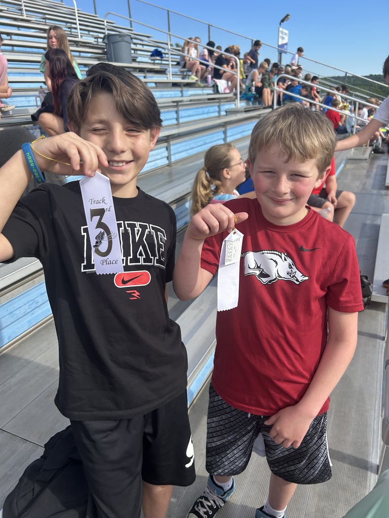 🏃‍♂️☀️ HMS 5th Grade Students, Staff, and Parents had a blast yesterday at 5th Grade Track & Field Day!  From races and relays to cheering on classmates and enjoying time together, it was a fun-filled day for everyone involved.  Please enjoy these photos from a great day at HMS! 💙💛  #GoblinPride #HMSTrackAndFieldDay #HarrisonSchools #HMS5thGrade