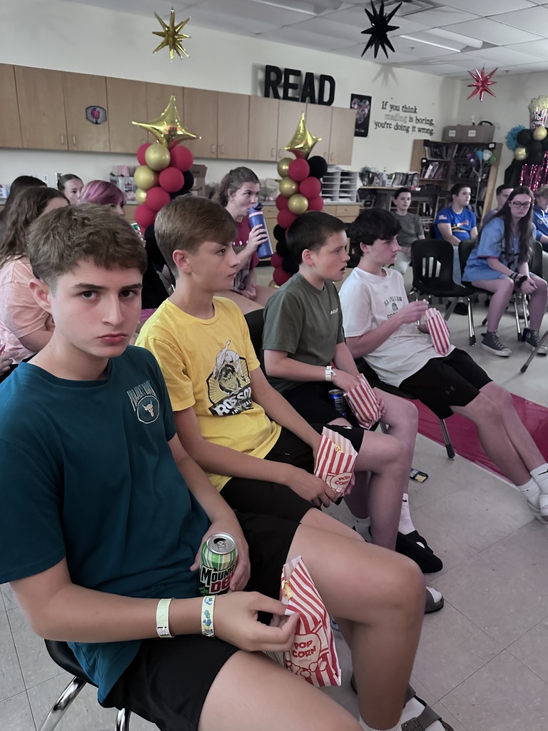 🌟 The Benton Oscars marked our end-of-year celebration with awards, popcorn, and a fun photo booth as we celebrated and honored our 8th grade students and their accomplishments! 🎬🍿🏆 What a great way to wrap up the school year and recognize all of their hard work, memories, and success. We are so proud of this amazing group of students and can’t wait to see what they accomplish next! 💙💛 #BentonOscars #8thGradeCelebration #GoblinPride