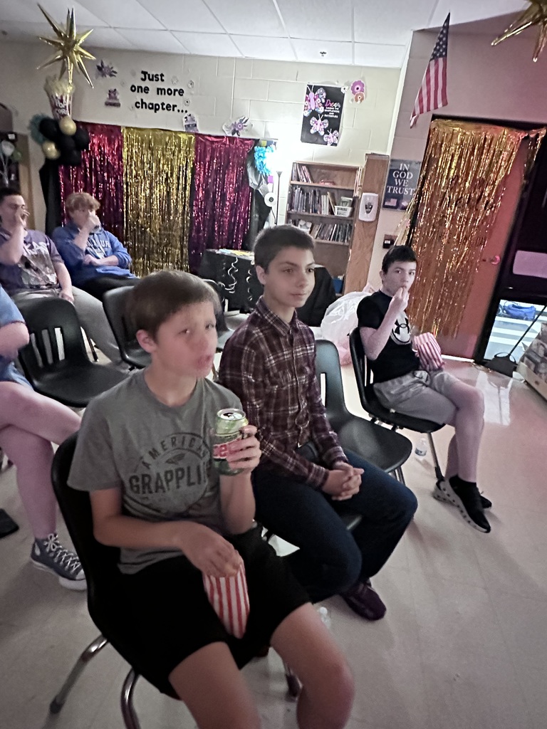 🌟 The Benton Oscars marked our end-of-year celebration with awards, popcorn, and a fun photo booth as we celebrated and honored our 8th grade students and their accomplishments! 🎬🍿🏆 What a great way to wrap up the school year and recognize all of their hard work, memories, and success. We are so proud of this amazing group of students and can’t wait to see what they accomplish next! 💙💛 #BentonOscars #8thGradeCelebration #GoblinPride