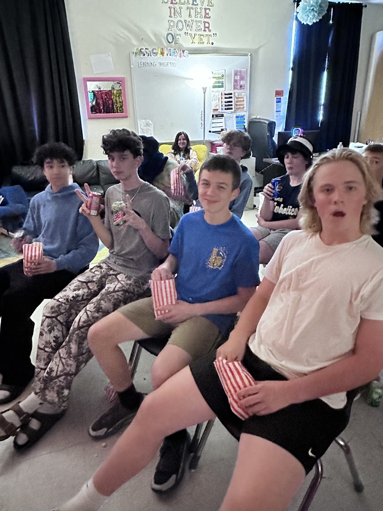 🌟 The Benton Oscars marked our end-of-year celebration with awards, popcorn, and a fun photo booth as we celebrated and honored our 8th grade students and their accomplishments! 🎬🍿🏆 What a great way to wrap up the school year and recognize all of their hard work, memories, and success. We are so proud of this amazing group of students and can’t wait to see what they accomplish next! 💙💛 #BentonOscars #8thGradeCelebration #GoblinPride