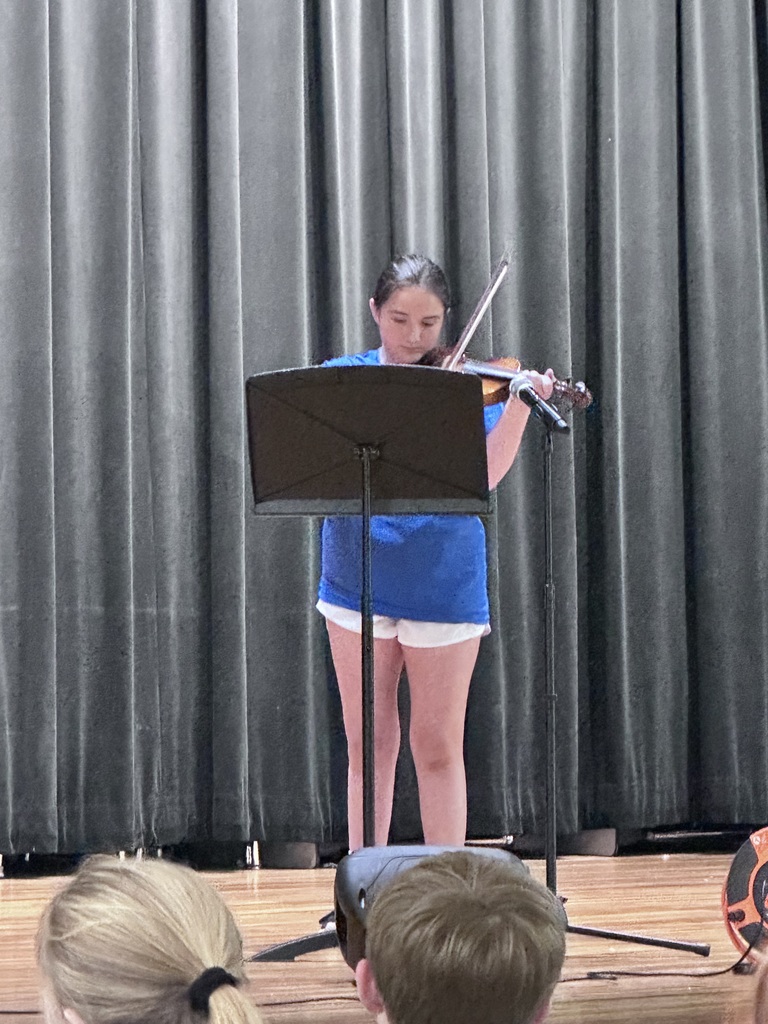 🎤 Harrison’s Got Talent! 🌟 🥇 1st Place: Ellee Mallett 🥈 2nd Place: Kinley Blankenship 🥉 3rd Place: Stella Niccolls We are so proud of our middle school students for stepping out of their comfort zones and sharing their talents on stage tonight! From singing and dancing to comedy and more, our students showed courage, creativity, and confidence. Great job to everyone who participated — you made the night unforgettable! 💙💛 #HarrisonsGotTalent #GoblinPride #StudentTalent #MiddleSchoolMagic