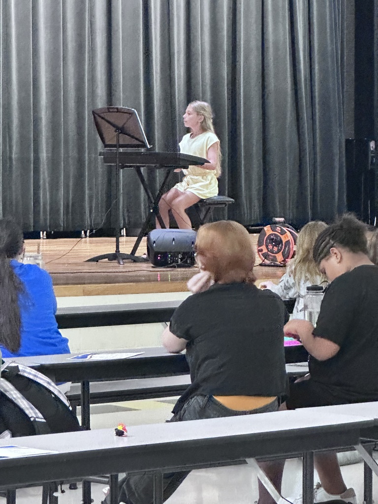🎤 Harrison’s Got Talent! 🌟 🥇 1st Place: Ellee Mallett 🥈 2nd Place: Kinley Blankenship 🥉 3rd Place: Stella Niccolls We are so proud of our middle school students for stepping out of their comfort zones and sharing their talents on stage tonight! From singing and dancing to comedy and more, our students showed courage, creativity, and confidence. Great job to everyone who participated — you made the night unforgettable! 💙💛 #HarrisonsGotTalent #GoblinPride #StudentTalent #MiddleSchoolMagic