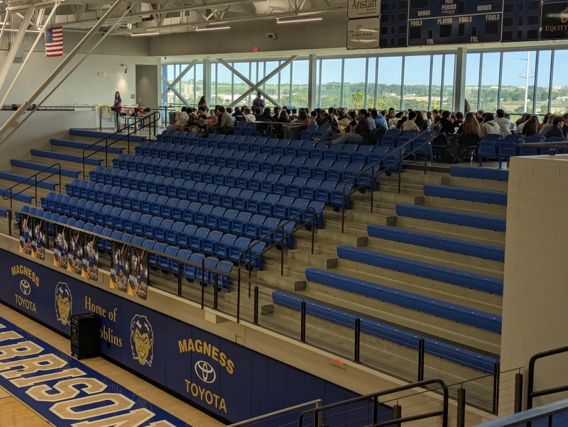 students at breakfast
