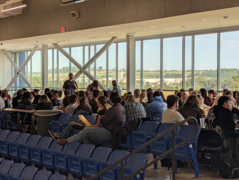 students at breakfast