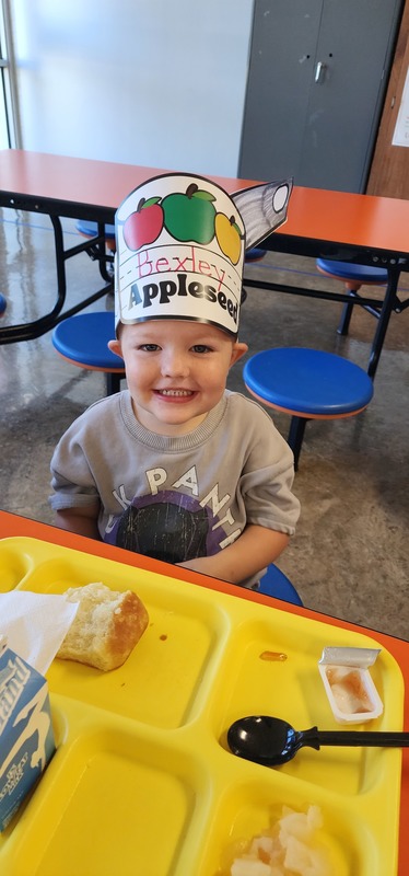student wearing "johnny appleseed" hat