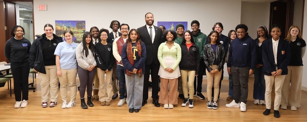 Dr. Townsel with the 2025-26 Student Advisory Council