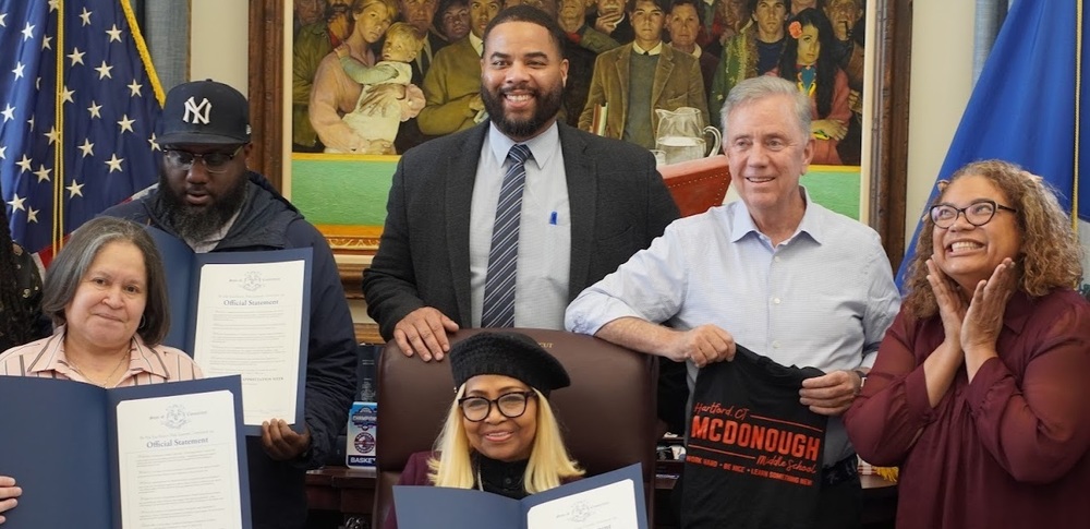 Governor Proclaims Pareducator Week in CT - photo by Pedro Zayas (3) (1)